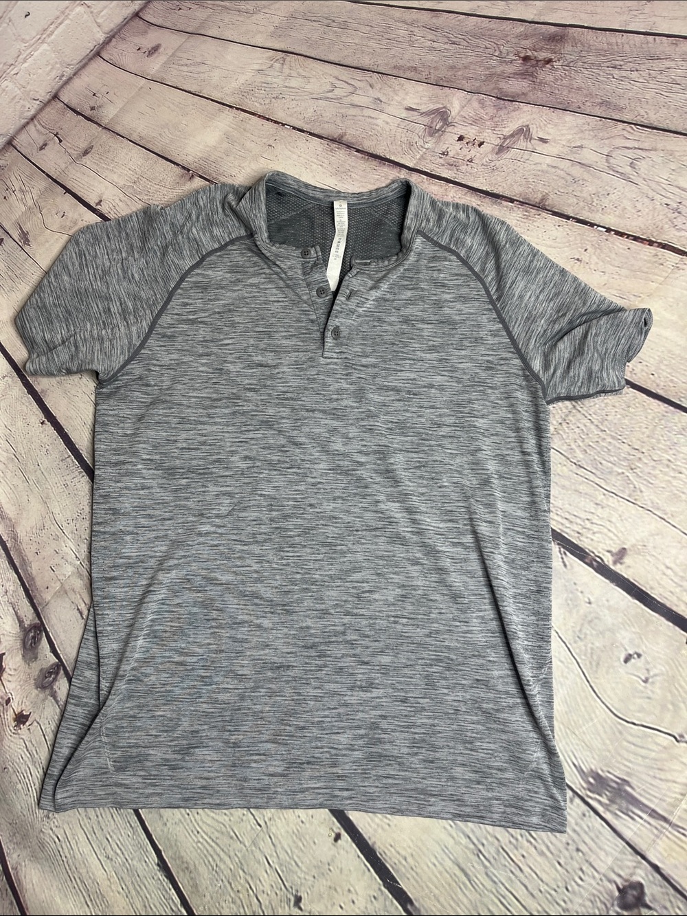 lululemon Men’s Metal Vent Tech Short Sleeve Henley